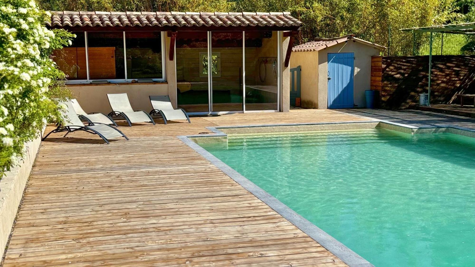 Dans Bastide Provencale, Piscine & Sauna Apartment *